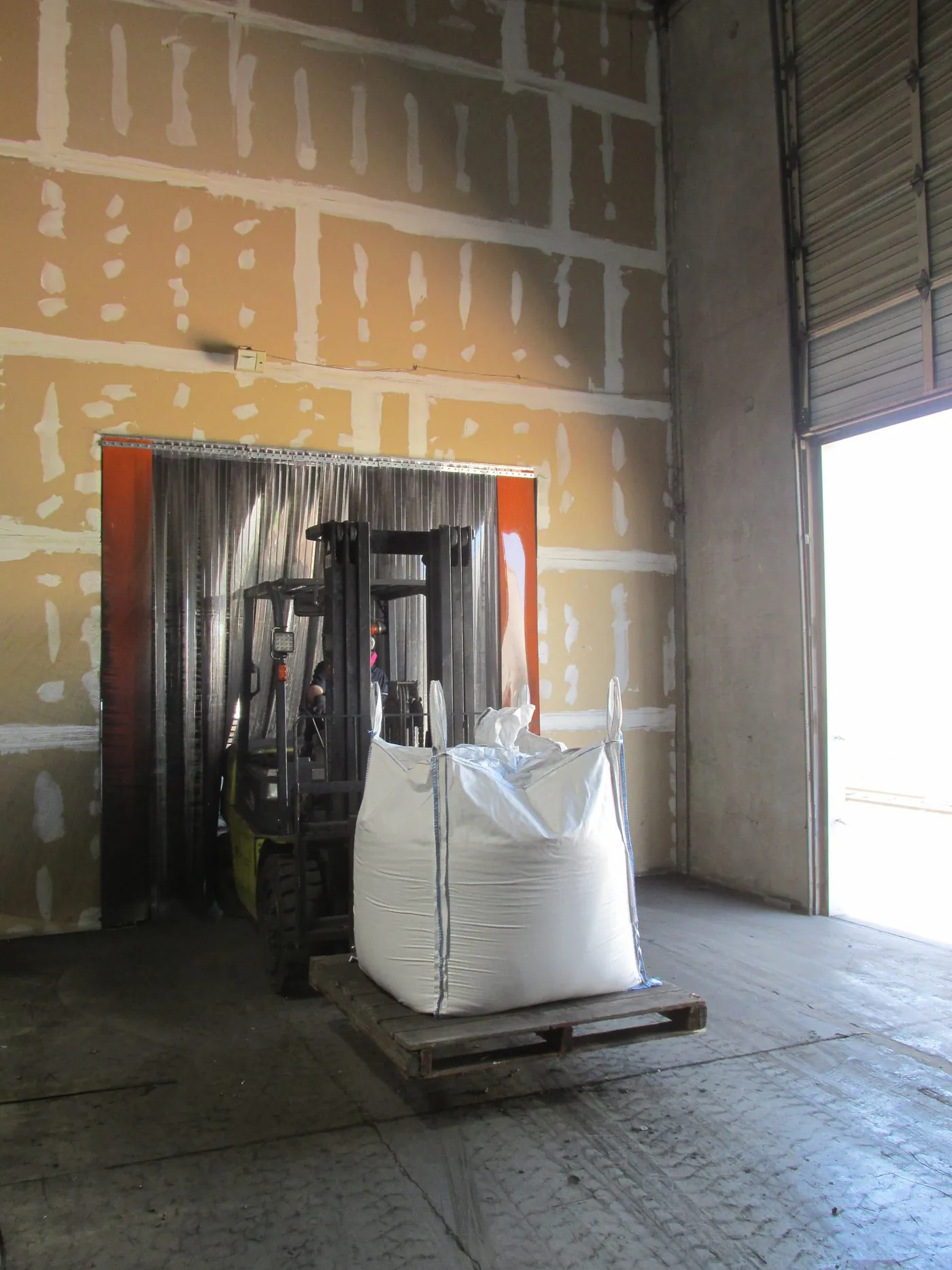 Interlocking steel shredder rotors inside the size reduction machine